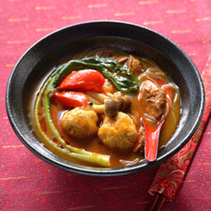 チキンとインドカレー(赤カレー)で作るスパイシー麻辣湯