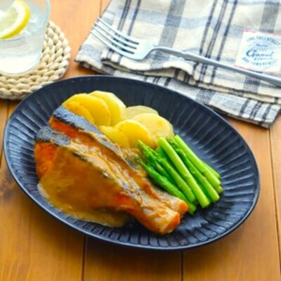 (フライパンバージョン)鮭のエスニック風ムニエル