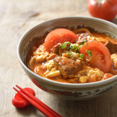 バターチキンカレーで作る辛くないトマ玉カレーうどん