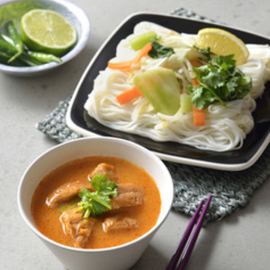 トムヤムチキンカレーで作るトムヤムつけ麺