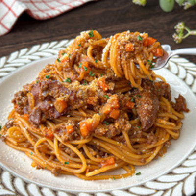 いなばのバターチキンカレーで作る【スパイシーボロネーゼ】
