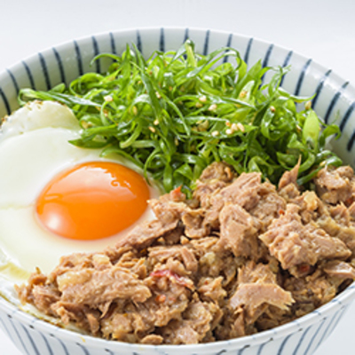 ツナとねぎのピリ辛のっけ丼