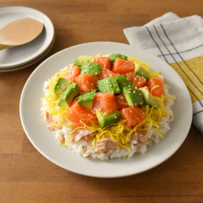 アボカド×いなばライトツナ×サーモン！カリフォルニア風ちらし