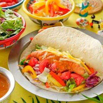 ロングソーセージとたっぷり野菜のグリーンカレータコス