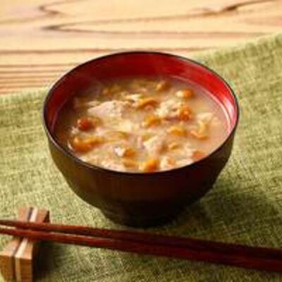 ツナとなめこの味噌汁