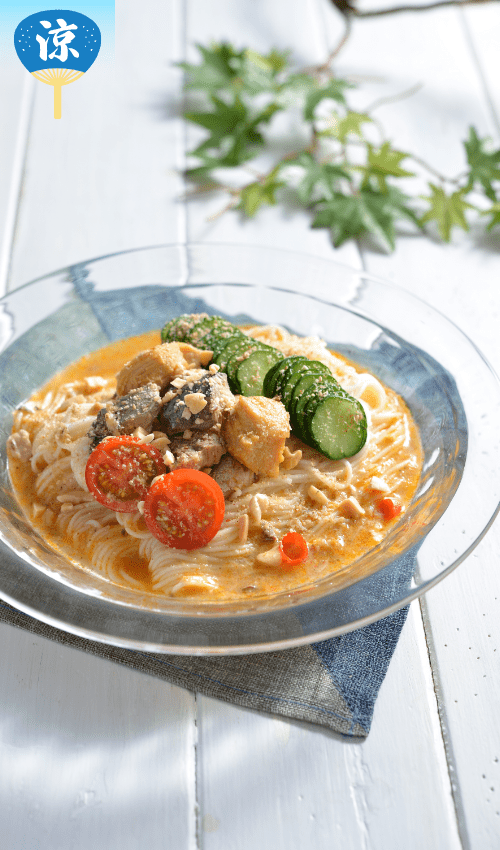 チキンとタイカレー(イエロー)で作るさばカレーの冷や汁そうめん